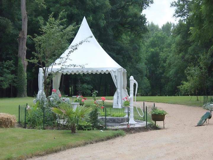 Service de location de tente de réception à Saint-Christophe-en-Bazelle